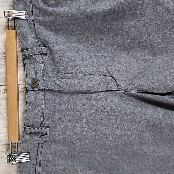 Banana Republic medium gray flat front Emerson shorts 4 pocket Size 34 - Picture 2 of 5